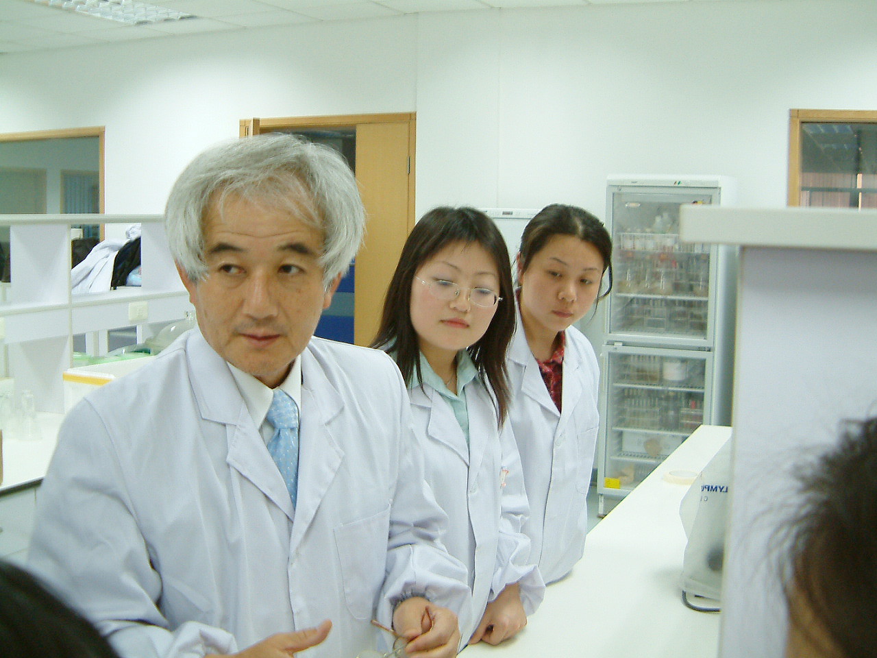 日本生物專家到潔爾爽上海微生 物研究所傳授微生物測(cè)試技巧