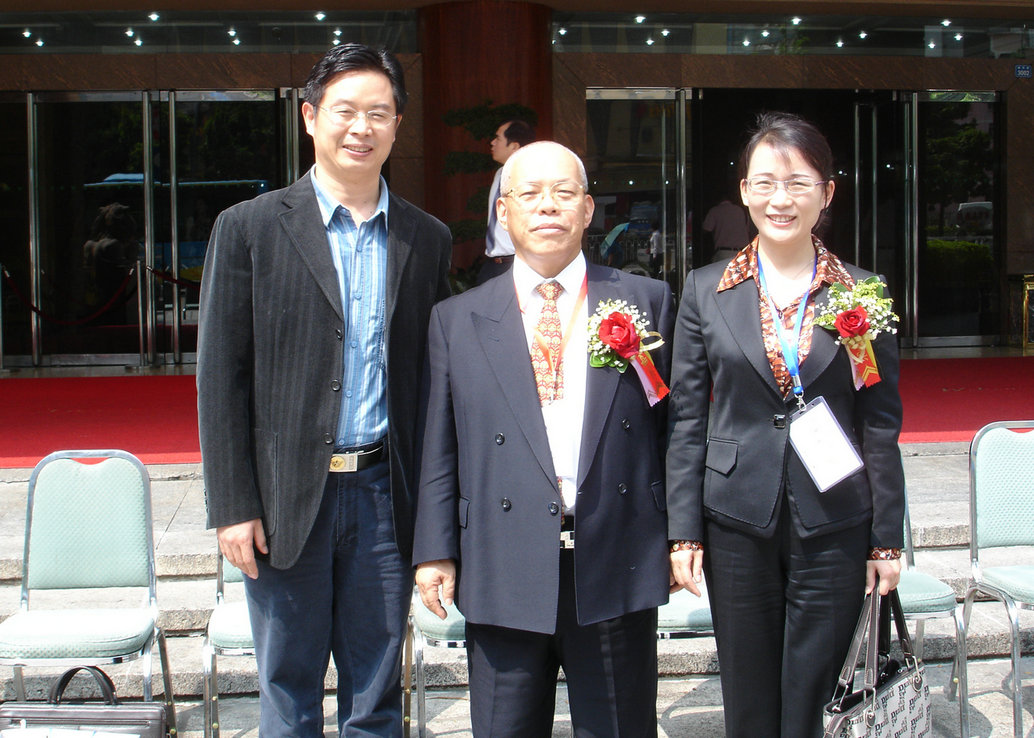日本機能性離子協(xié)會副會長山田真裕教授與潔爾爽公司進(jìn)行學(xué)術(shù)交流（2010）